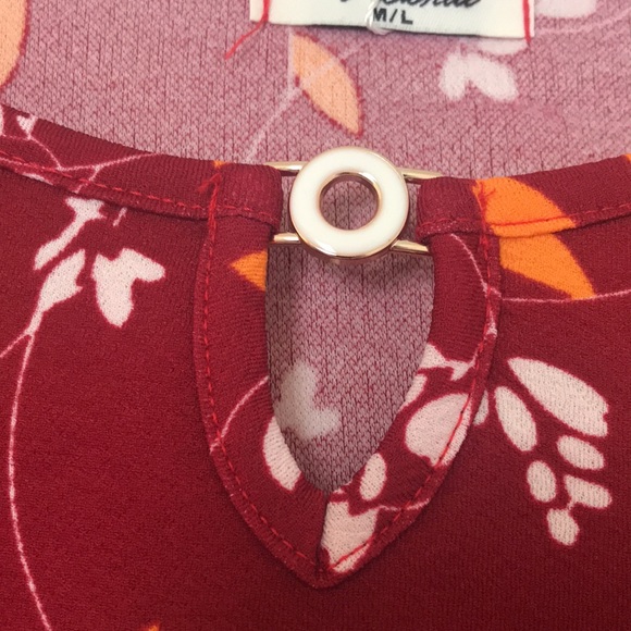 😍Gorgeous Red Floral Victoria Stunner😍 - Picture 4 of 8